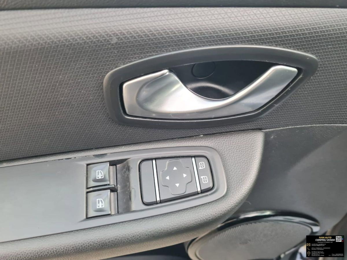 Renault Clio TCe 12V 90 CV GPL 5 porte Moschino Zen (17)