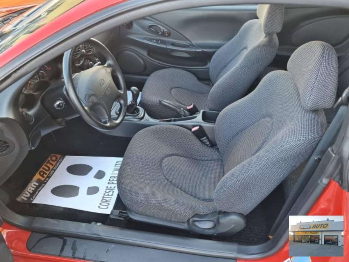 Hyundai Coupe 1.6i 16V cat Air (13)