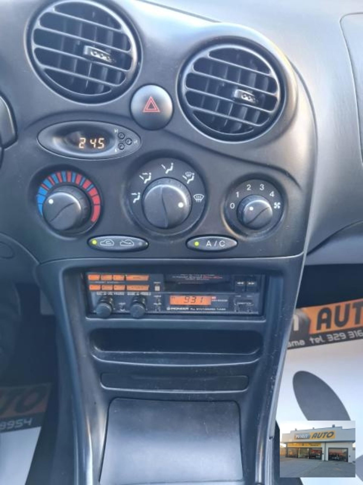 Hyundai Coupe 1.6i 16V cat Air (16)