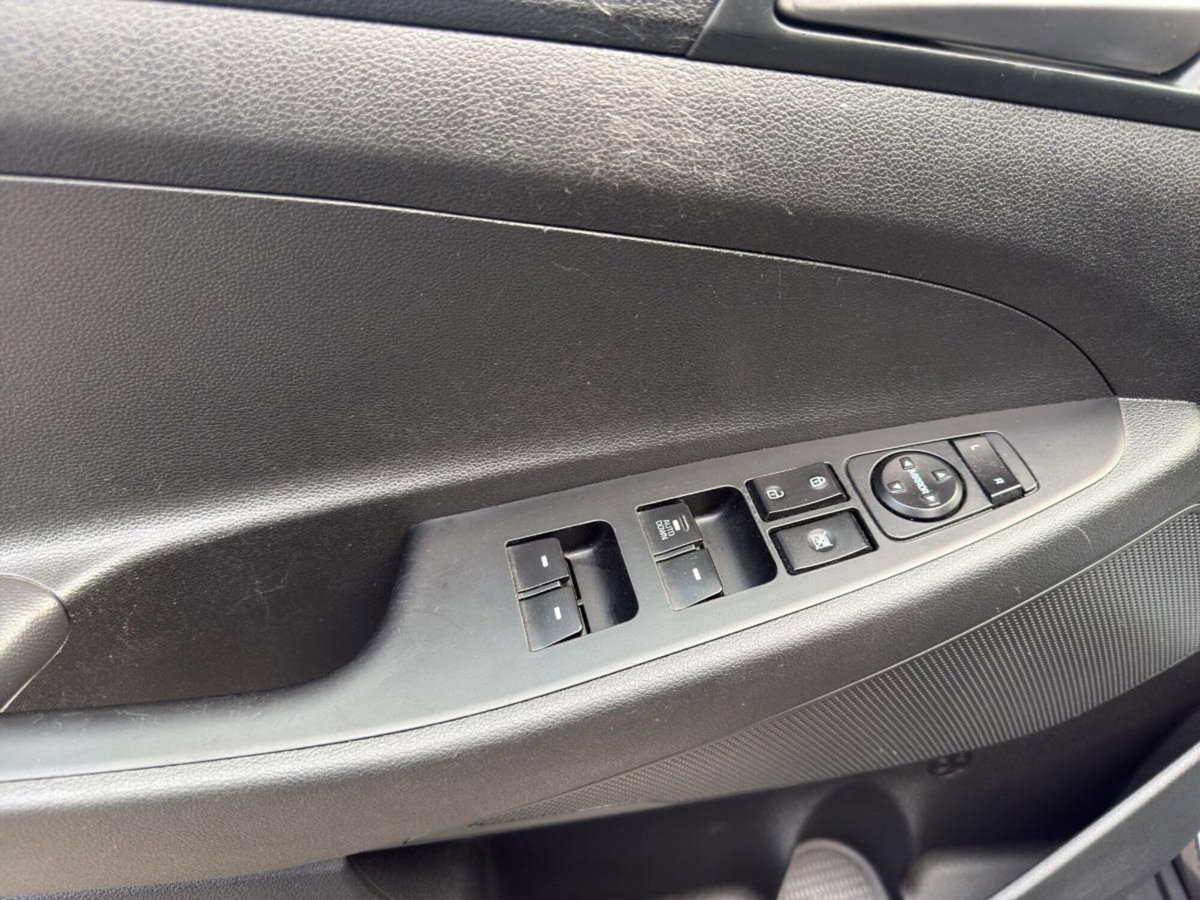 Hyundai Tucson 1.7 CRDi Comfort (14)