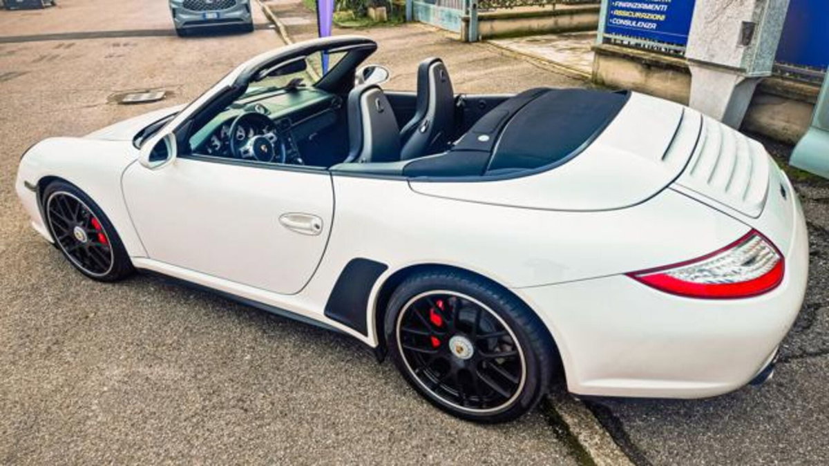 Porsche 911 Cabrio Carrera 4 GTS (2)
