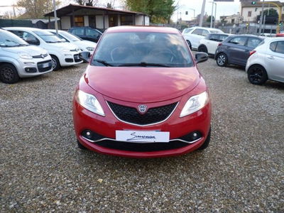 Lancia Ypsilon 0.9 TwinAir 85 CV 5 porte Metano Ecochic Silver usata