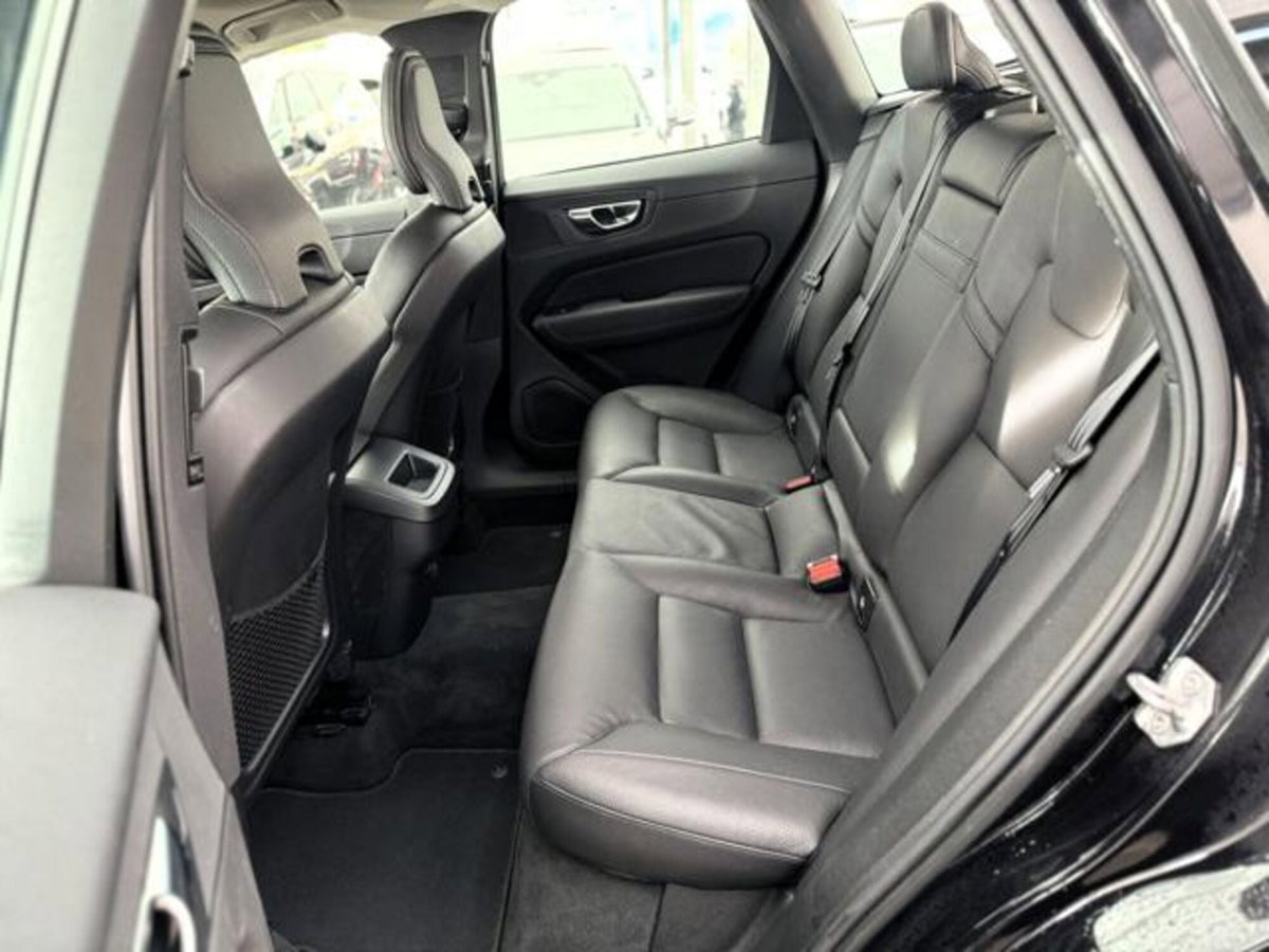 Volvo XC60 B4 Geartronic Momentum Pro (12)