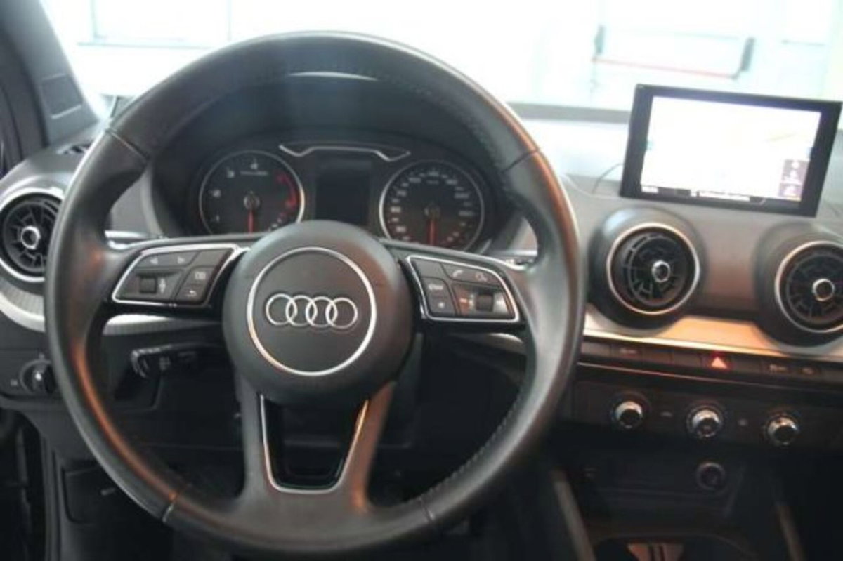 Audi Q2 35 2.0 tdi Identity Black s-tronic (7)