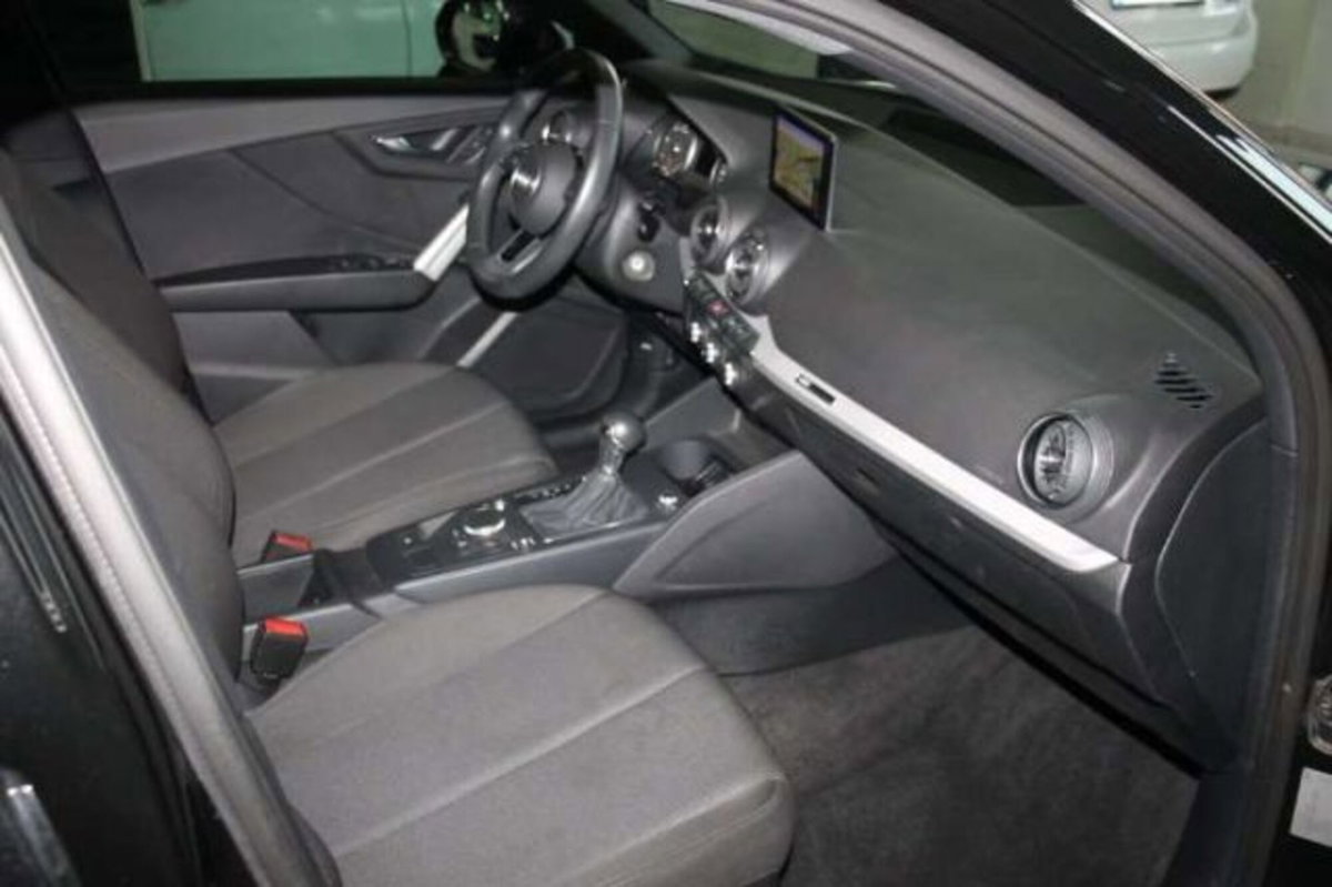 Audi Q2 35 2.0 tdi Identity Black s-tronic (9)