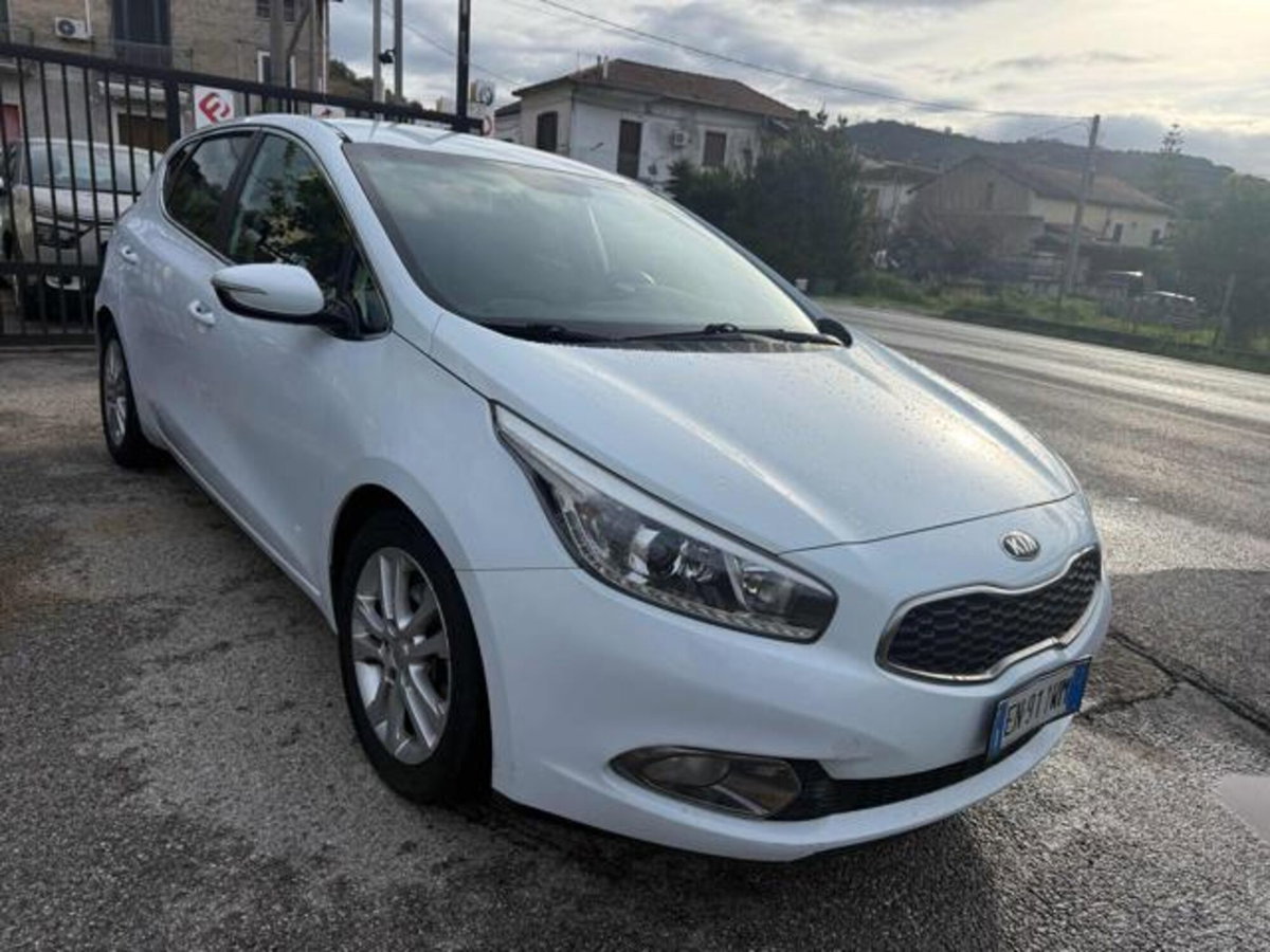 Kia cee'd 1.4 GPL 5 porte Class (2)
