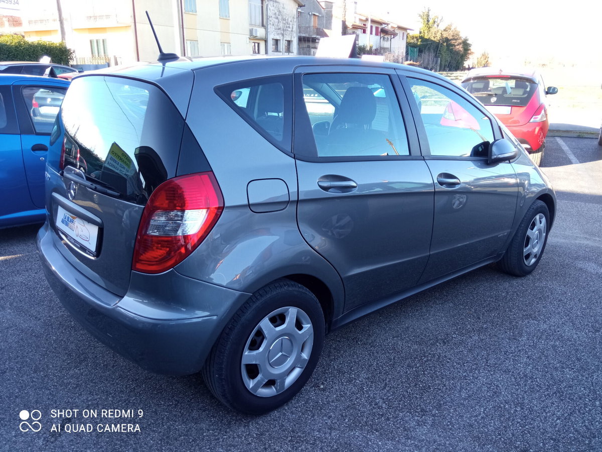 Mercedes-Benz Classe A 160 BlueEFFICIENCY Coupé Special Edition (2)