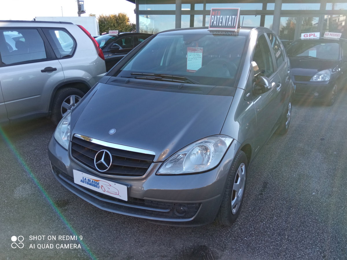 Mercedes-Benz Classe A 160 BlueEFFICIENCY Coupé Special Edition (3)