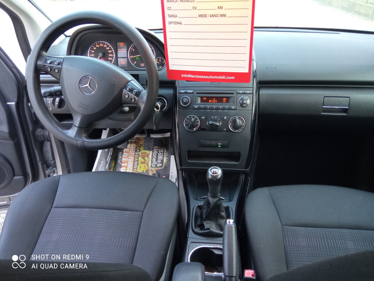 Mercedes-Benz Classe A 160 BlueEFFICIENCY Coupé Special Edition (9)