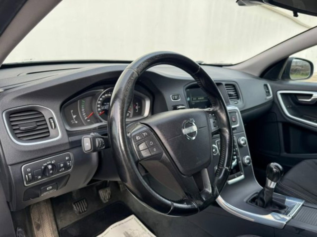 Volvo V60 D2 R-design Momentum (13)