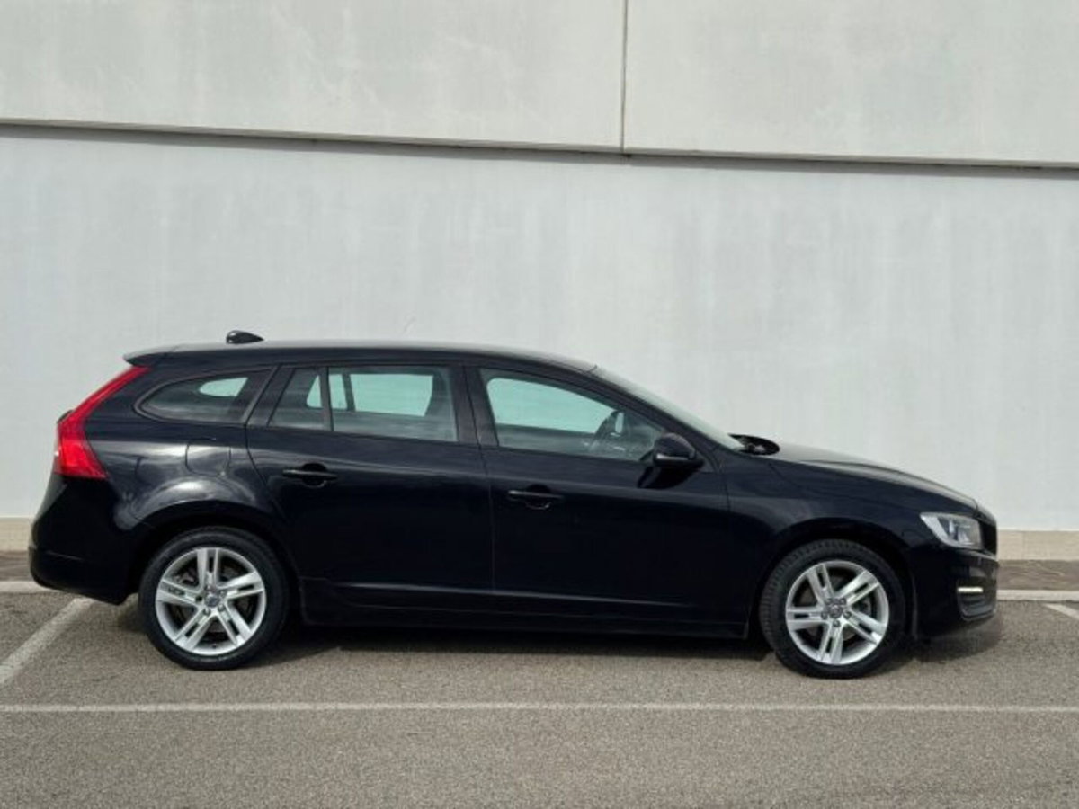 Volvo V60 D2 R-design Momentum (3)