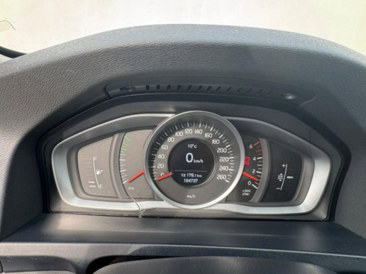 Volvo V60 D2 R-design Momentum (9)