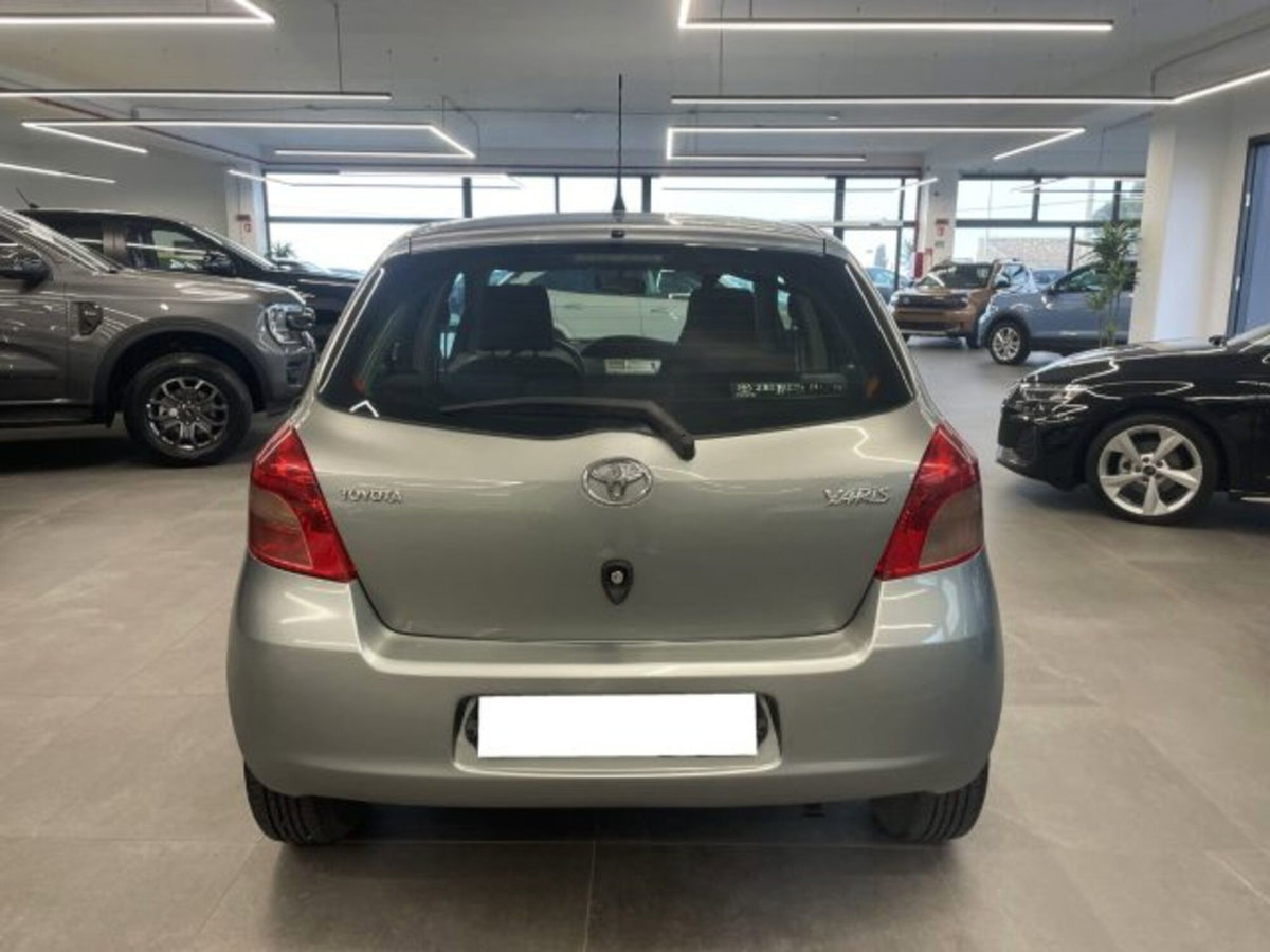 Toyota Yaris 1.3 5 porte Sol (11)