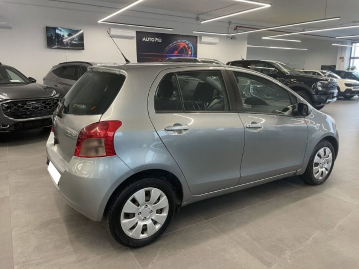 Toyota Yaris 1.3 5 porte Sol (13)