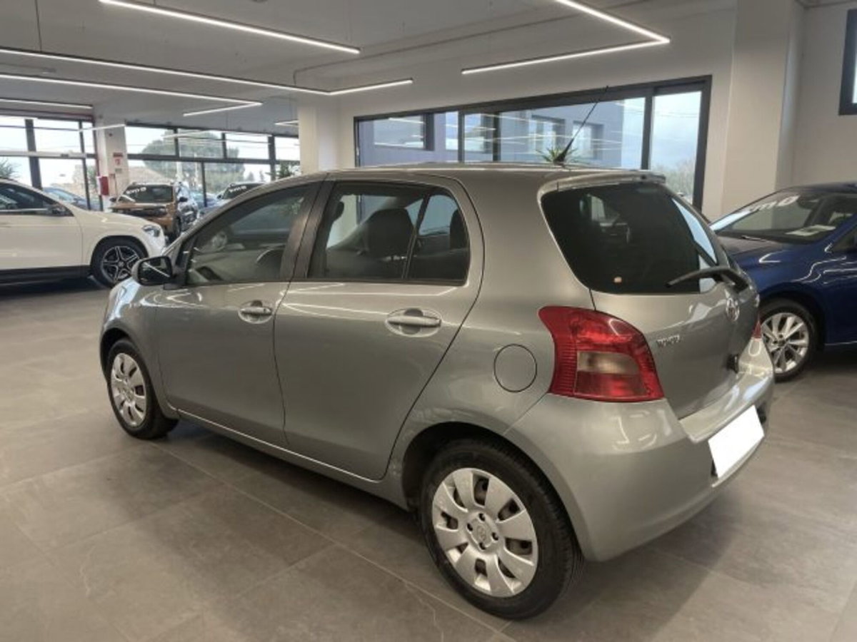 Toyota Yaris 1.3 5 porte Sol (3)