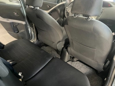 Toyota Yaris 1.3 5 porte Sol (9)