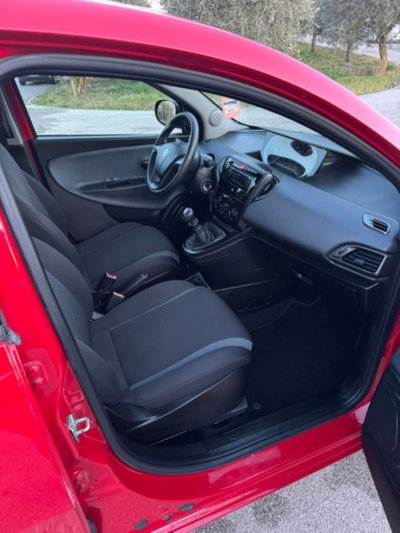 Lancia Ypsilon 1.2 69 CV 5 porte GPL Ecochic Gold (13)