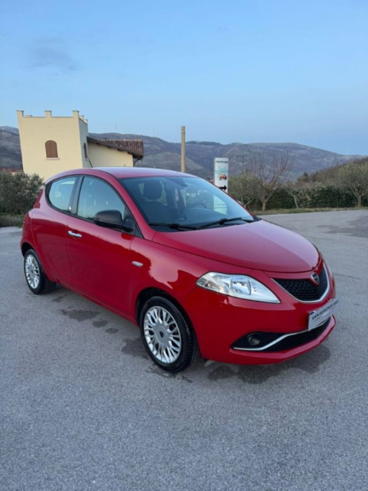 Lancia Ypsilon 1.2 69 CV 5 porte GPL Ecochic Gold (3)