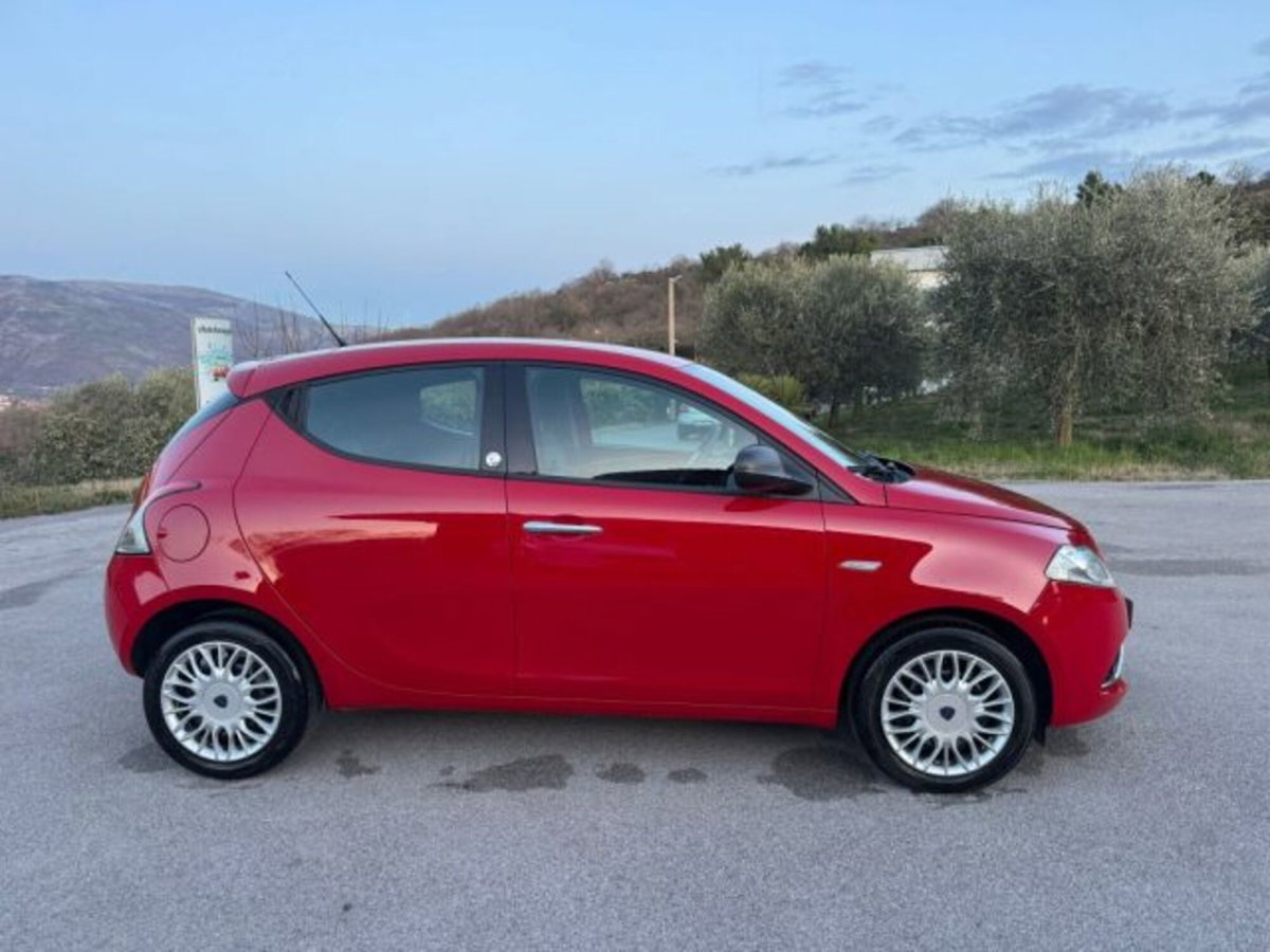 Lancia Ypsilon 1.2 69 CV 5 porte GPL Ecochic Gold (7)