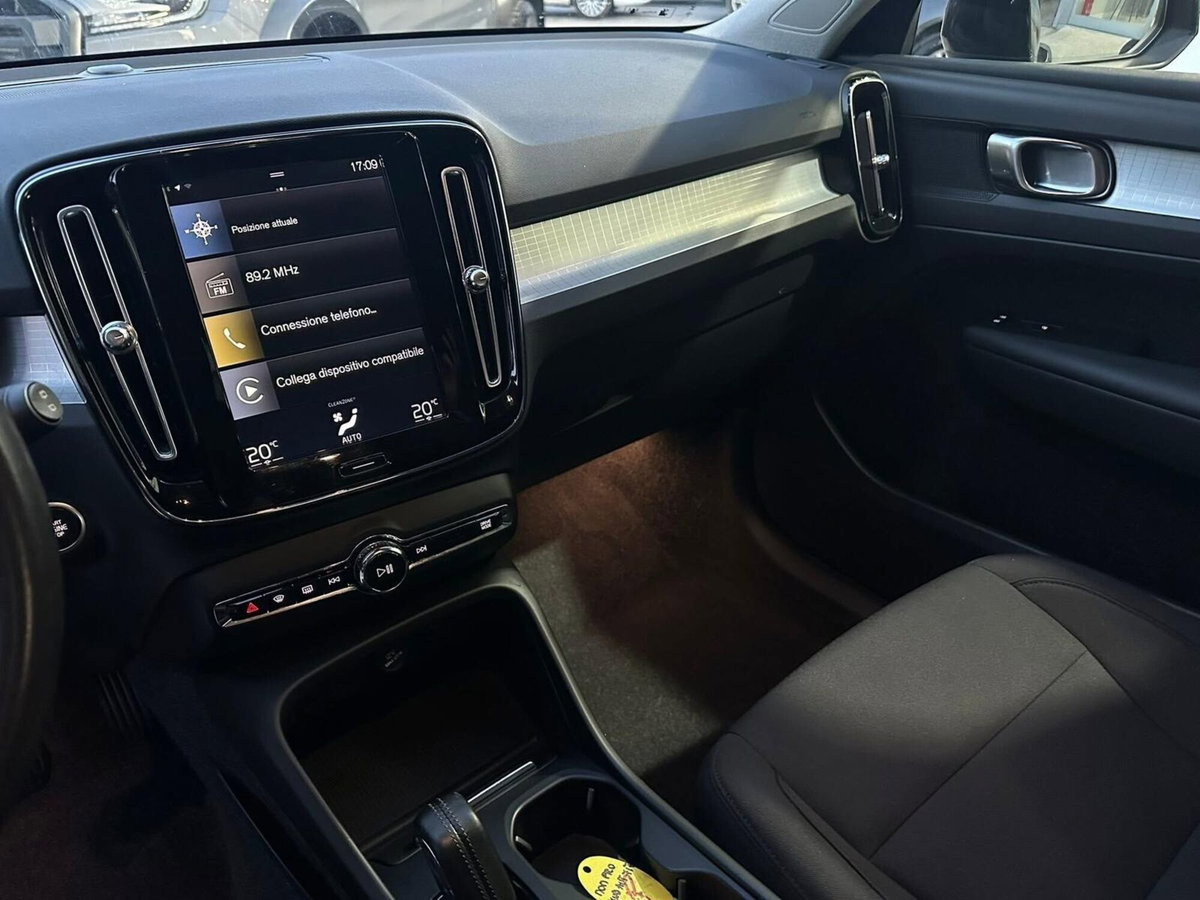 Volvo XC40 D3 Geartronic Momentum Pro (8)