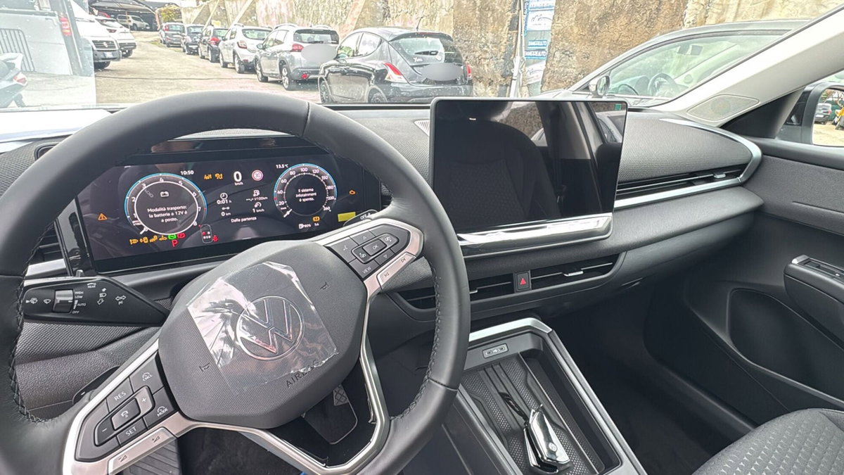 Volkswagen T-Roc 1.5 etsi Life 115cv dsg (2)