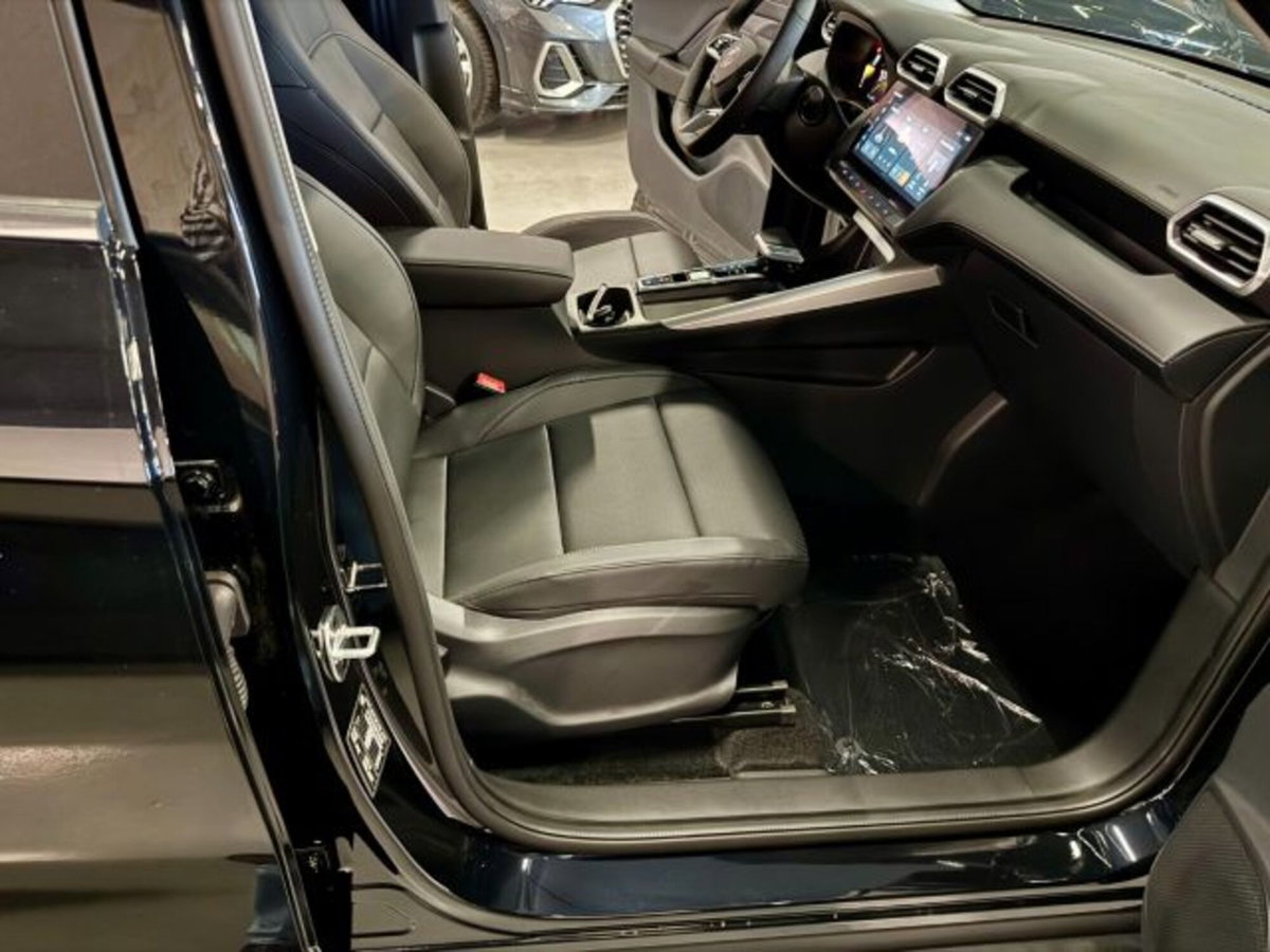 Mg ZS ZS 1.5 Luxury (10)