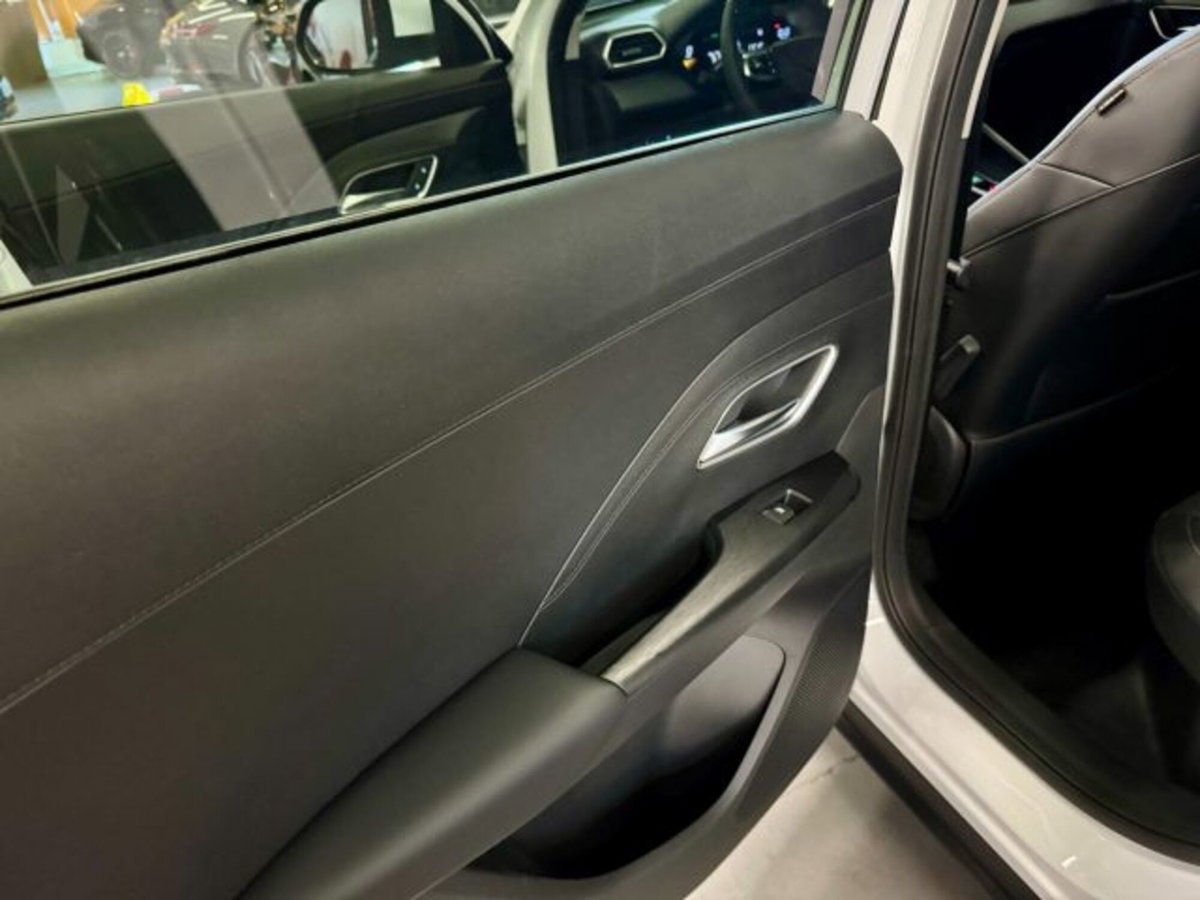 Mg ZS ZS 1.5 Luxury (13)
