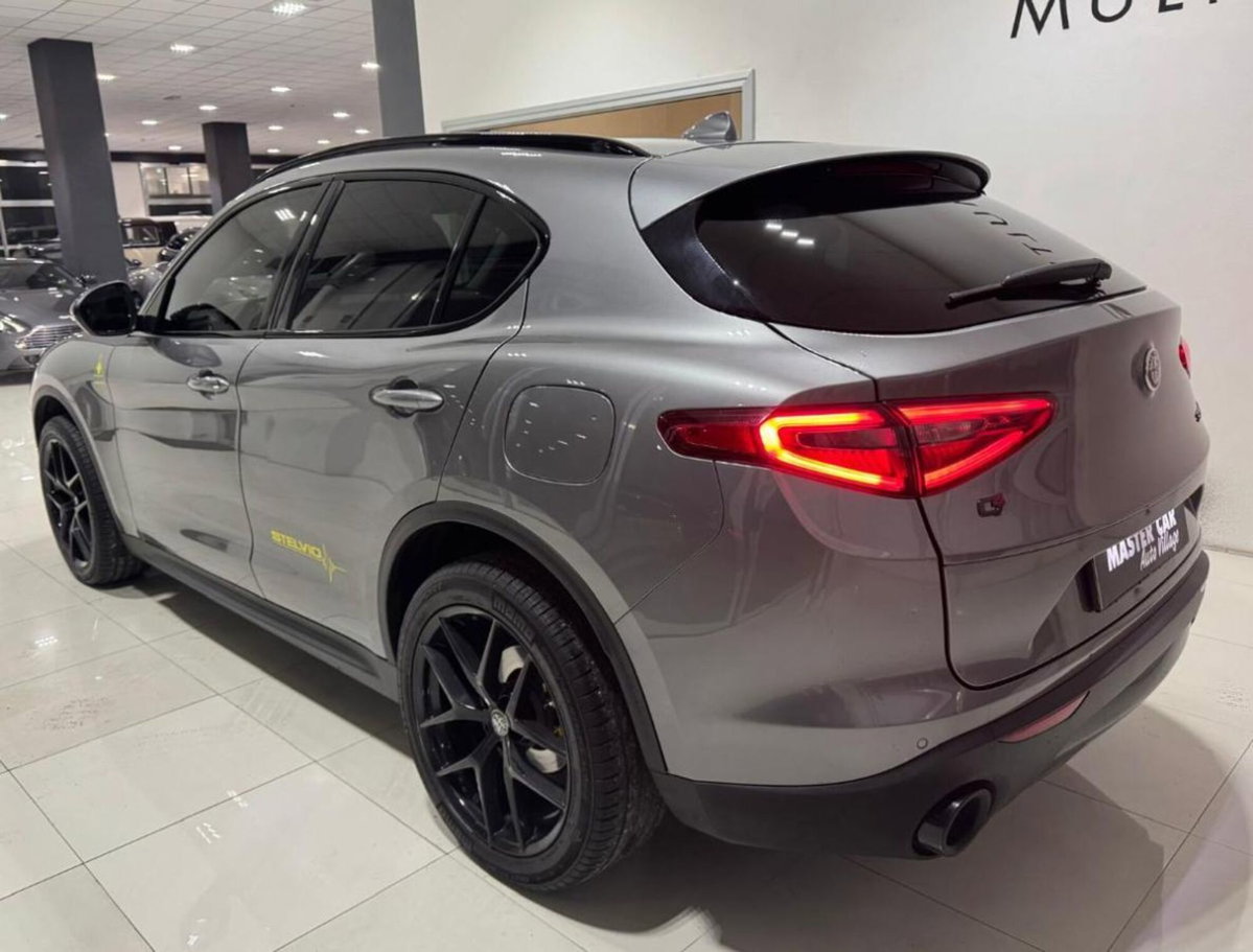 Alfa Romeo Stelvio Stelvio 2.2 Turbodiesel 190 CV AT8 RWD Sprint (2)