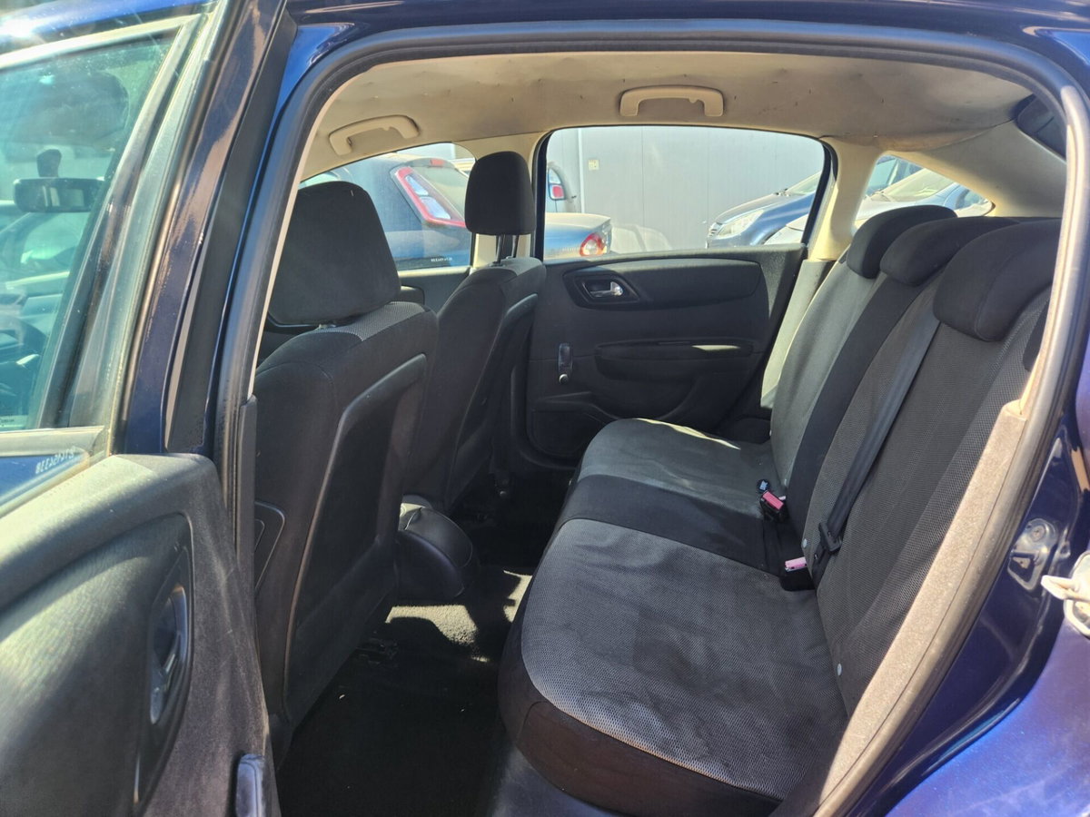 Citroen C4 1.6 HDi 110CV Elegance (10)