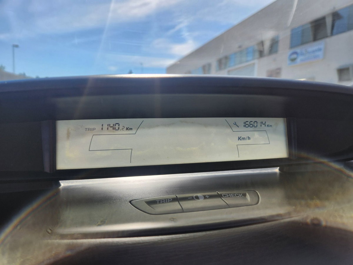 Citroen C4 1.6 HDi 110CV Elegance (12)
