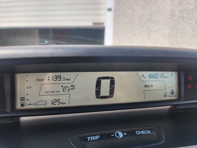 Citroen C4 1.6 HDi 110CV Elegance (4)