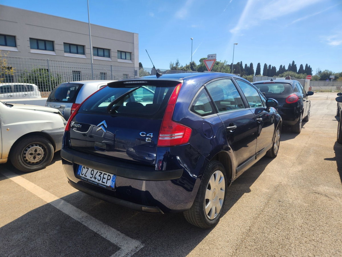 Citroen C4 1.6 HDi 110CV Elegance (8)