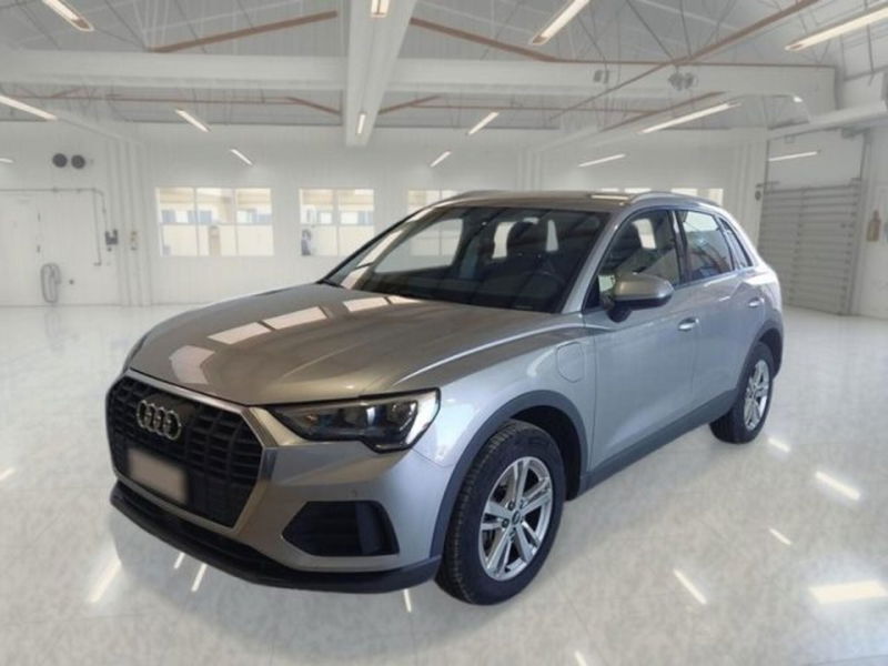 Audi Q3 45 TFSI e S tronic Business