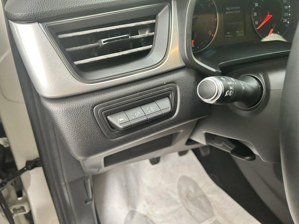 Renault Captur TCe 100 CV Zen (10)