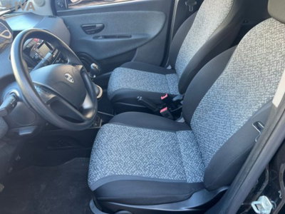 Lancia Ypsilon 1.0 FireFly 5 porte S&S Hybrid Ecochic A. Ferretti (15)
