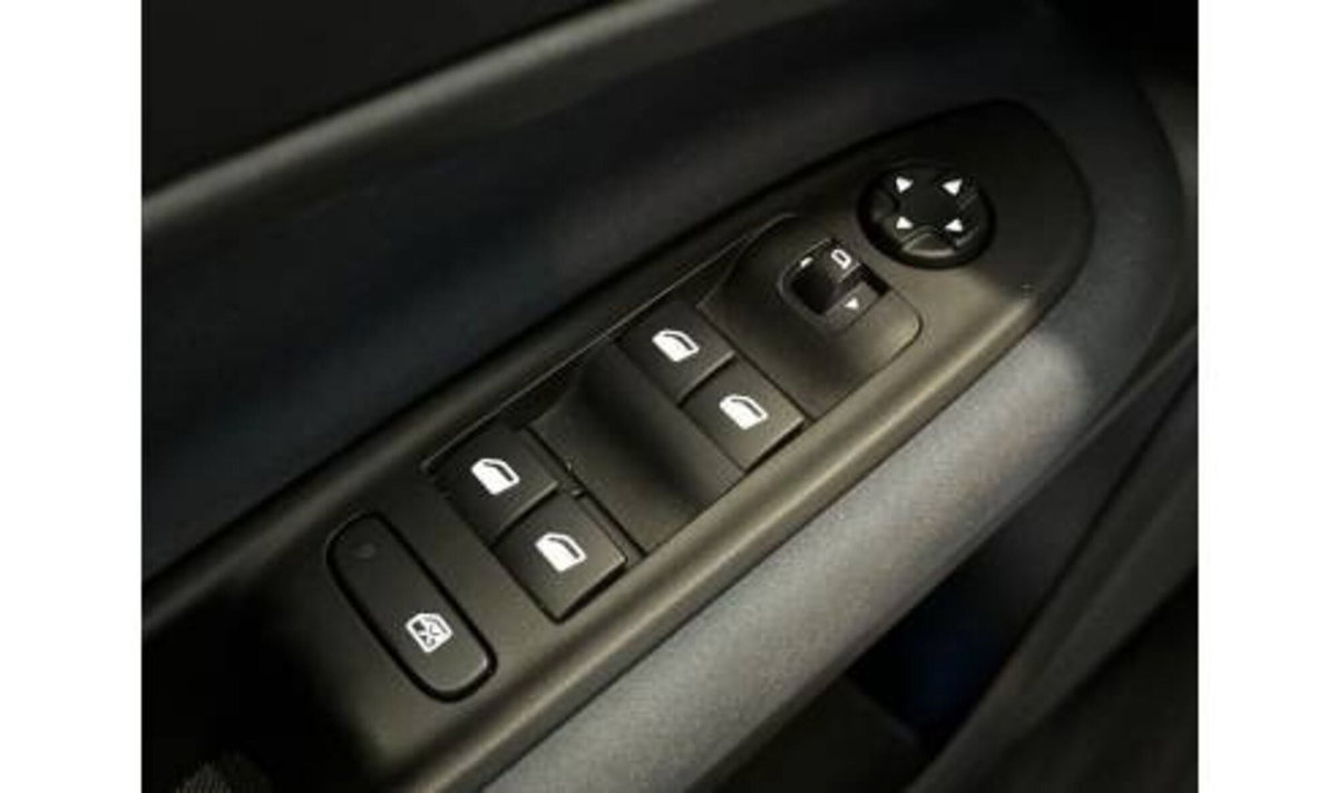 Alfa Romeo Junior 1.2 ibrida 145cv edct6 (12)