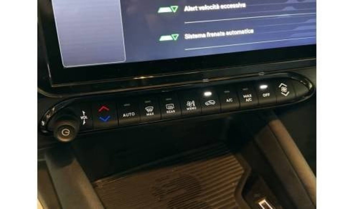 Alfa Romeo Junior 1.2 ibrida 145cv edct6 (14)