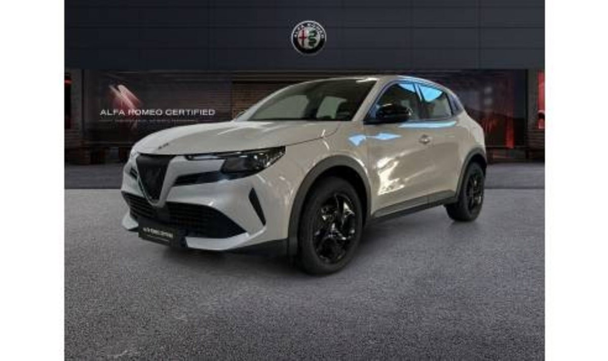 Alfa Romeo Junior 1.2 ibrida 145cv edct6 (2)