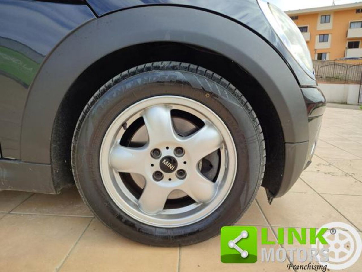 MINI Mini 1.6 16V Cooper D (12)