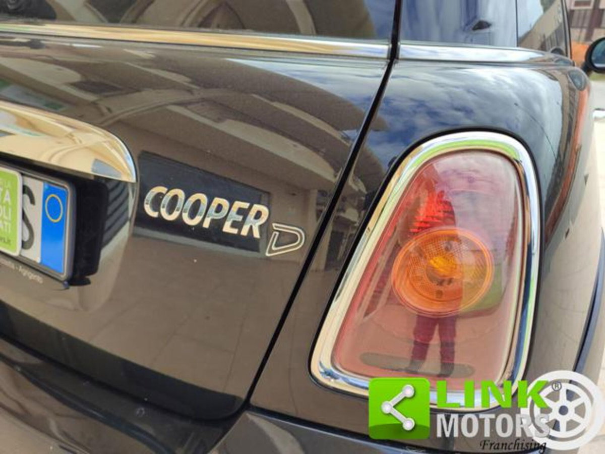 MINI Mini 1.6 16V Cooper D (15)