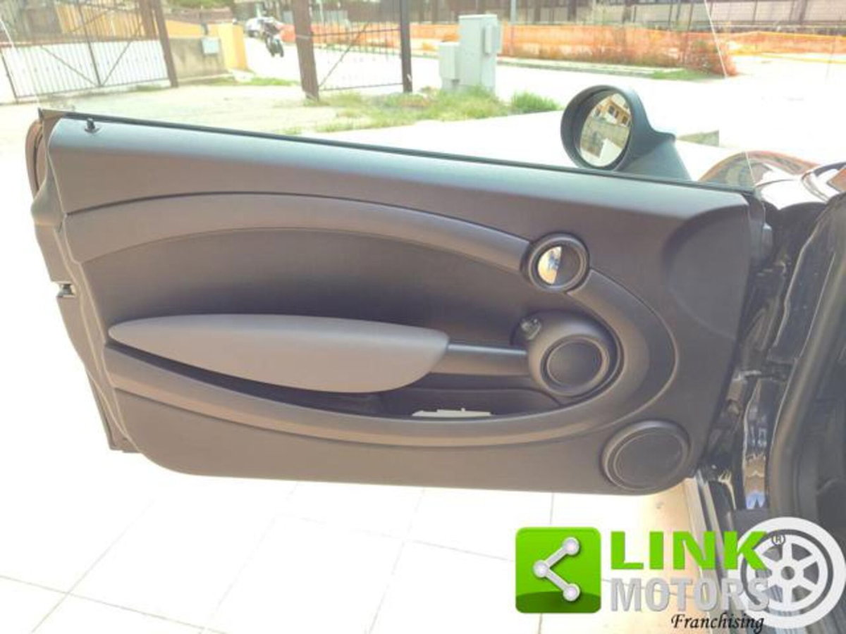 MINI Mini 1.6 16V Cooper D (16)