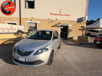 Lancia Ypsilon 1.0 FireFly 5 porte S&S Hybrid Ecochic Silver usata