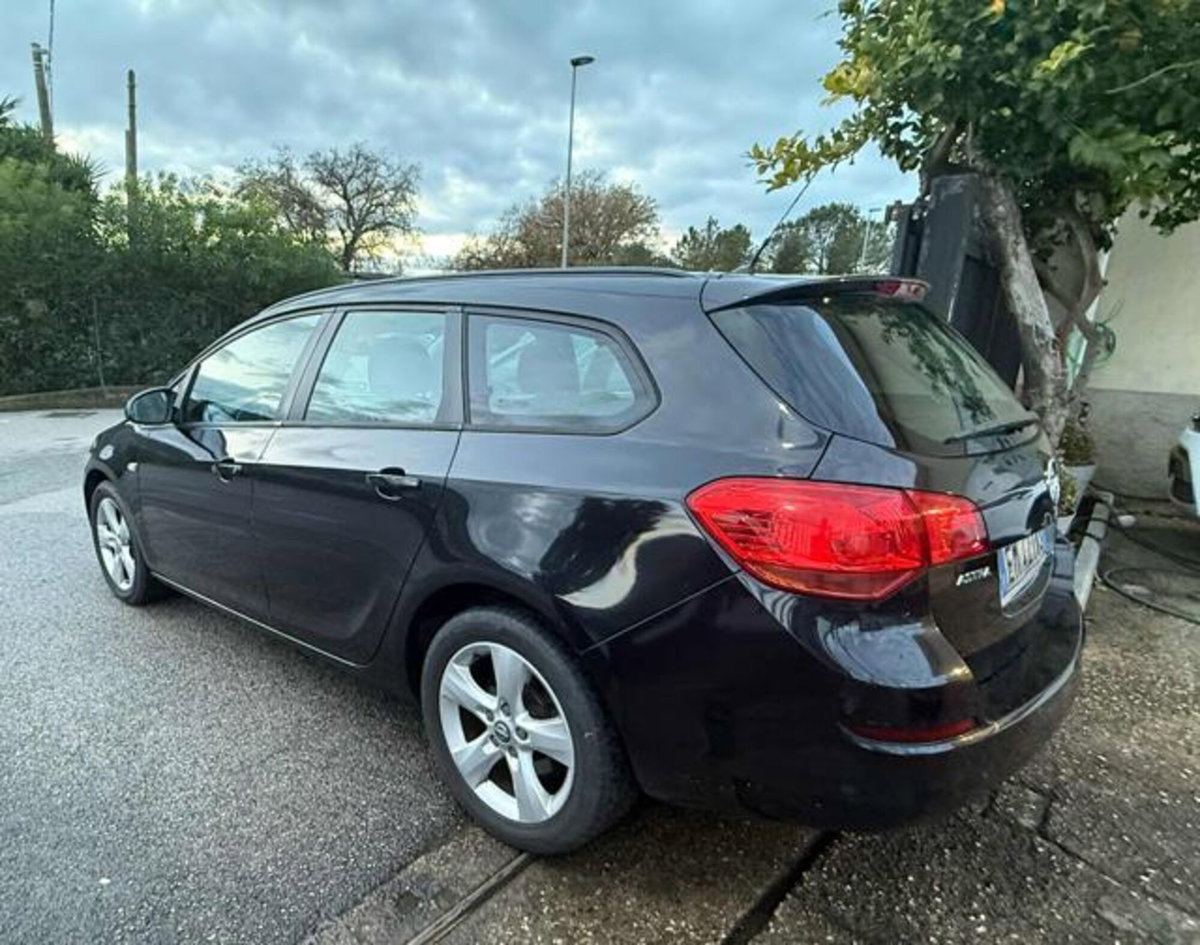 Opel Astra Station Wagon 1.7 CDTI 110CV Sports Cosmo (2)