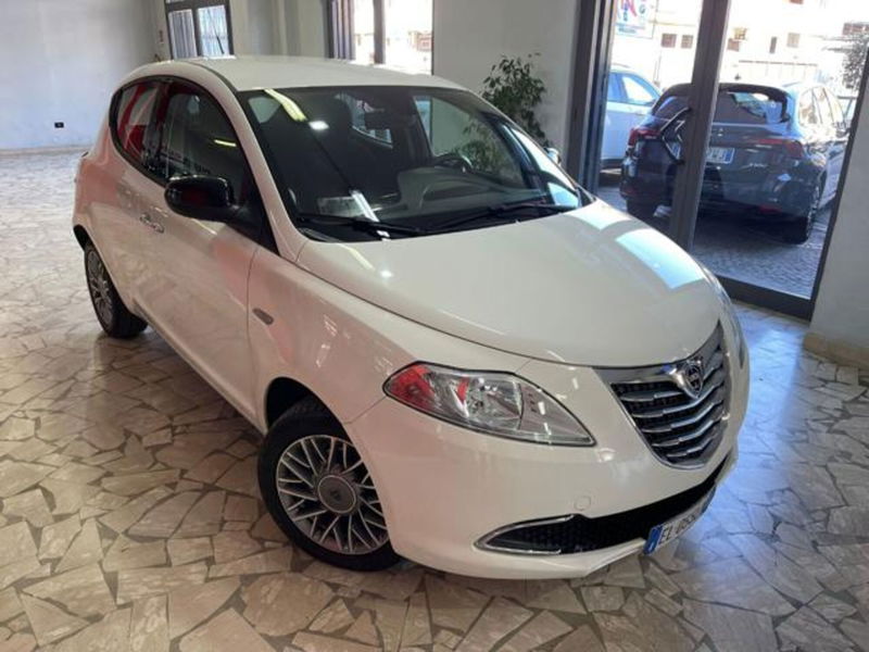 Lancia Ypsilon 0.9 TwinAir 85 CV 5 porte S&S DFN Gold