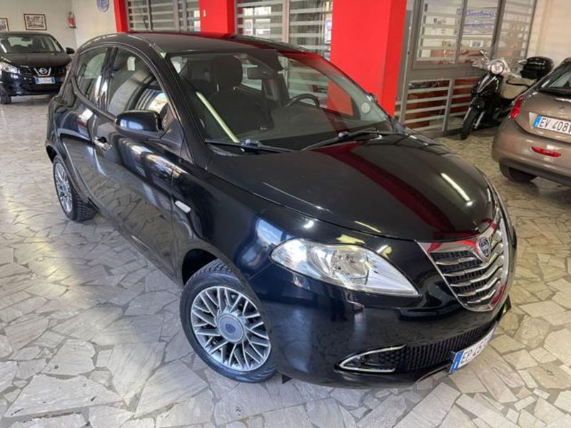 Lancia Ypsilon 1.3 MJT 16V 95 CV 5 porte S&S Silver