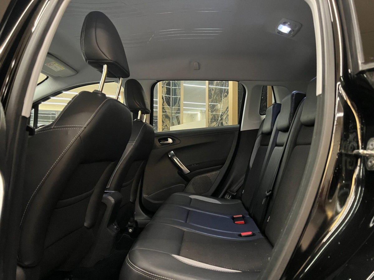 Peugeot 2008 e-HDi 92 CV Stop&Start robotizzato Allure (9)