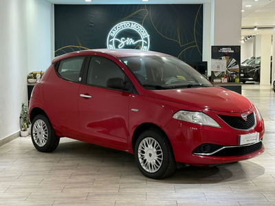 Lancia Ypsilon 0.9 TwinAir 85 CV 5 porte Metano Ecochic Silver usata