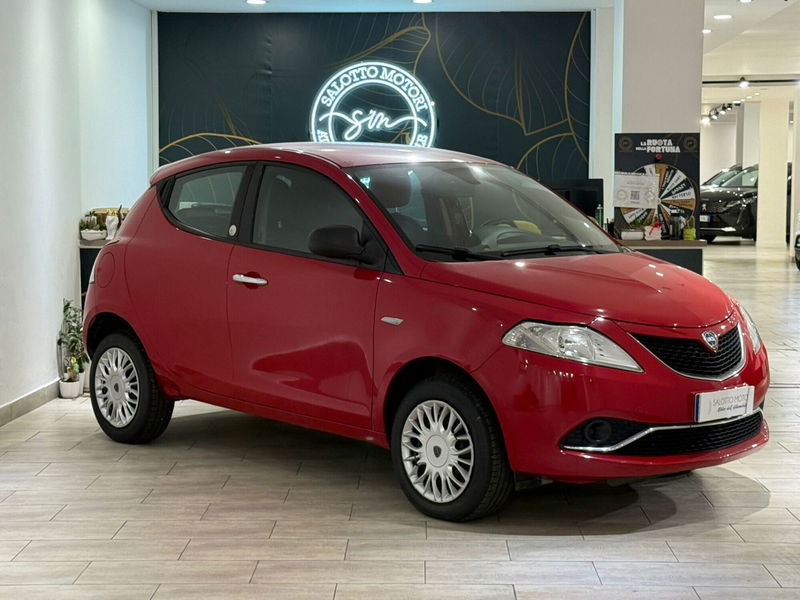 Lancia Ypsilon 0.9 TwinAir 85 CV 5 porte Metano Ecochic Silver