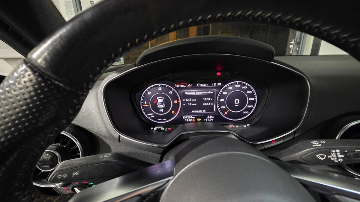 Audi TT Coupé 2.0 TDI ultra S line (19)