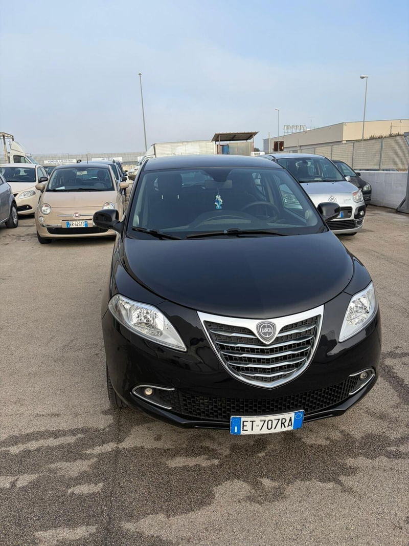 Lancia Ypsilon 0.9 TwinAir 85 CV 5 porte Metano Ecochic Silver